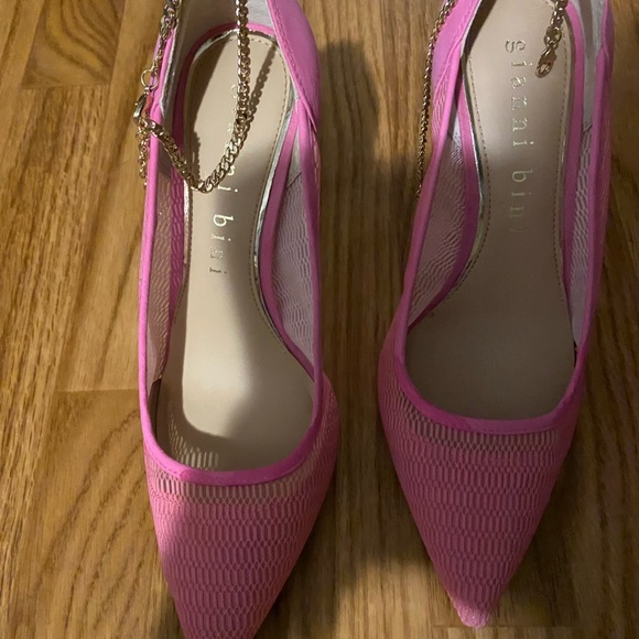 Size 8 Gianni Bini High Heel - Picture 2 of 3